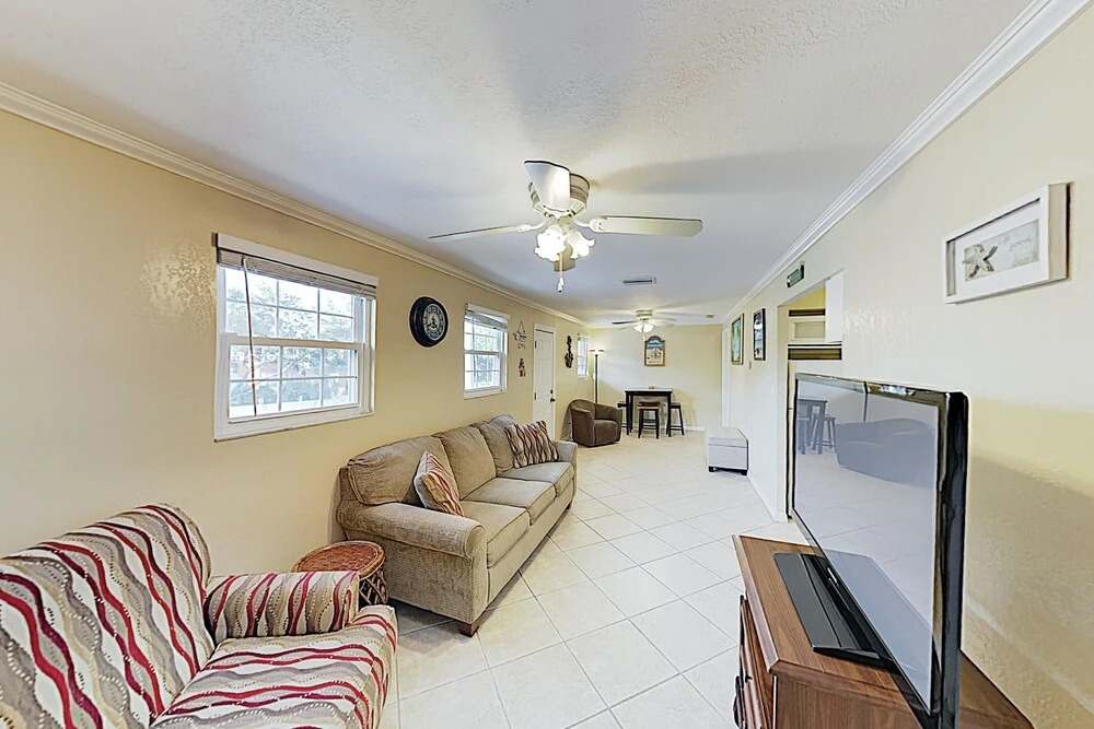 New Listing! All-suite - Steps To Beach 2 Bedroom Apts