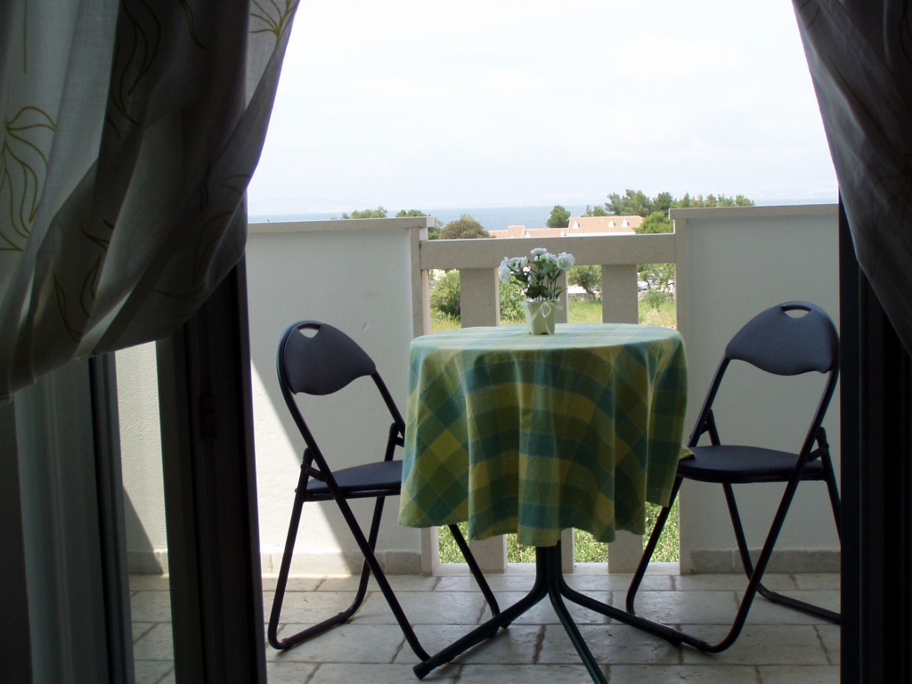 Apartment Lado - free parking: A1 Supetar, Island Brac