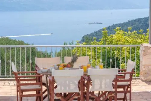 Villa Helios Sea View & Private Pool near Fiskardo