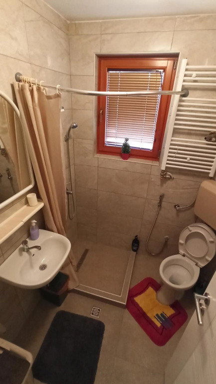 Cosy room with a bathroom