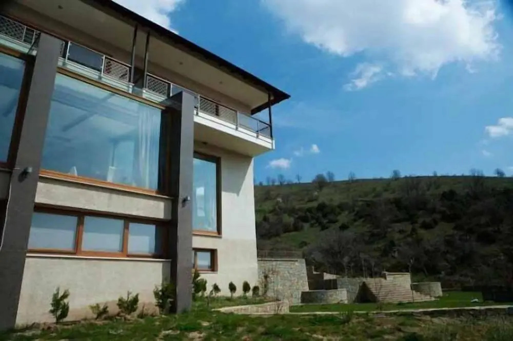 Veltsi Hotel