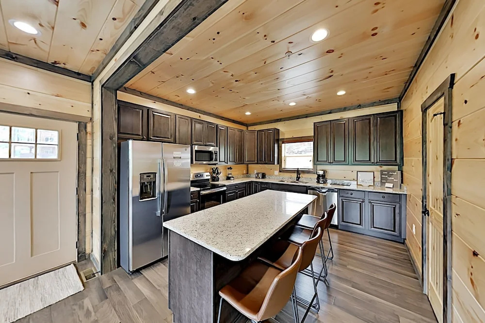 2 All-suite Luxury S W/ Swim Spa & Hot Tub 10 Bedroom Cabin
