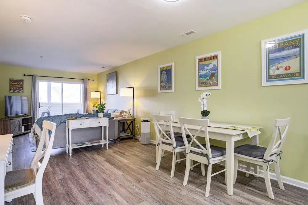 3 Mi to Savannah Beach: Lewes Condo w/ Pool Access