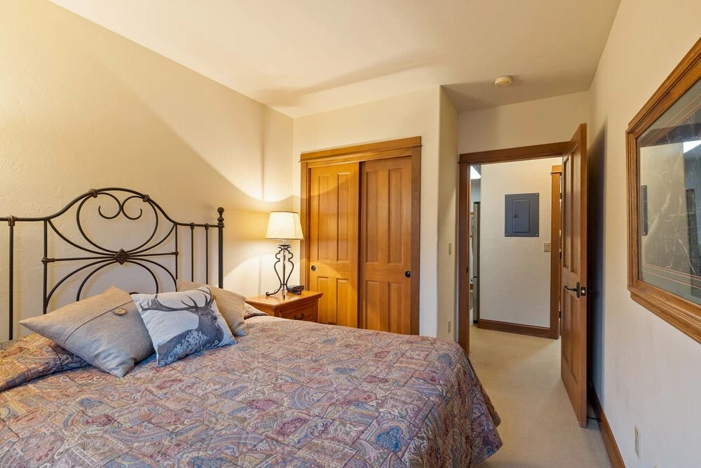 212 Oro Grande 2 Bedroom Condo by Redawning