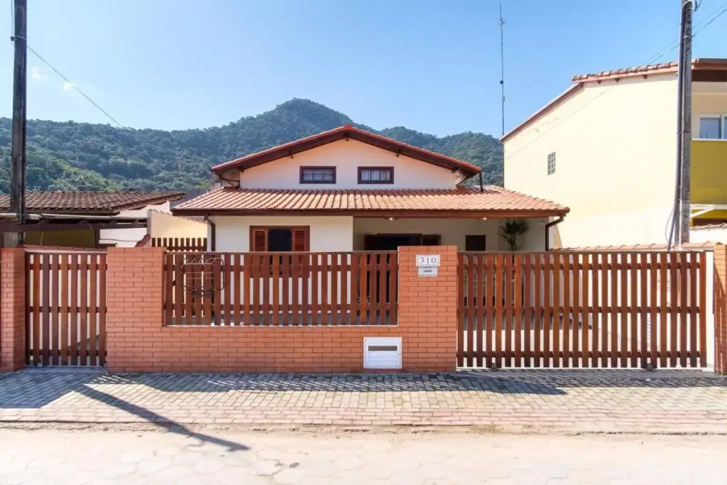 BH12 - Barra Seca · BH 12: CASA DE PRAIA GOSTOSA COM ÁREA GOURMET