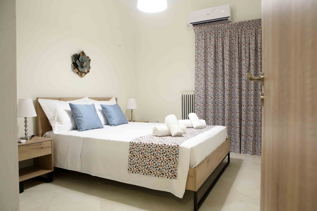 Best House Anakreontos