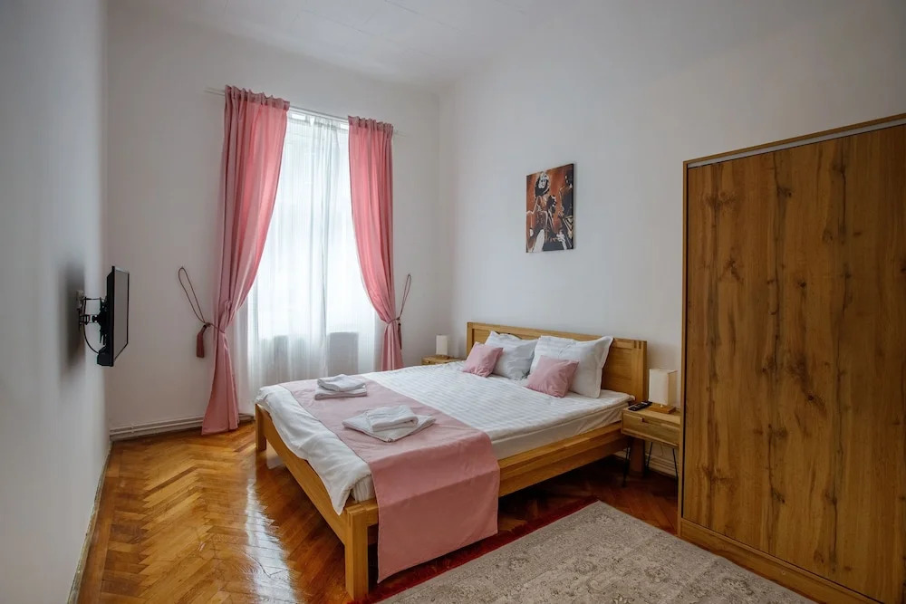 Mira Center Residence