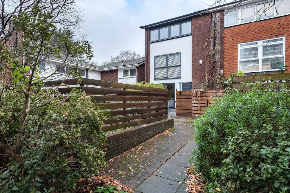 Contemporary Burntwood Grange Demeure - TFR