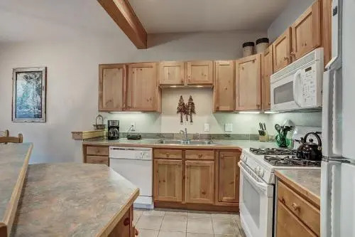 8757 Trappers Crossing Condo
