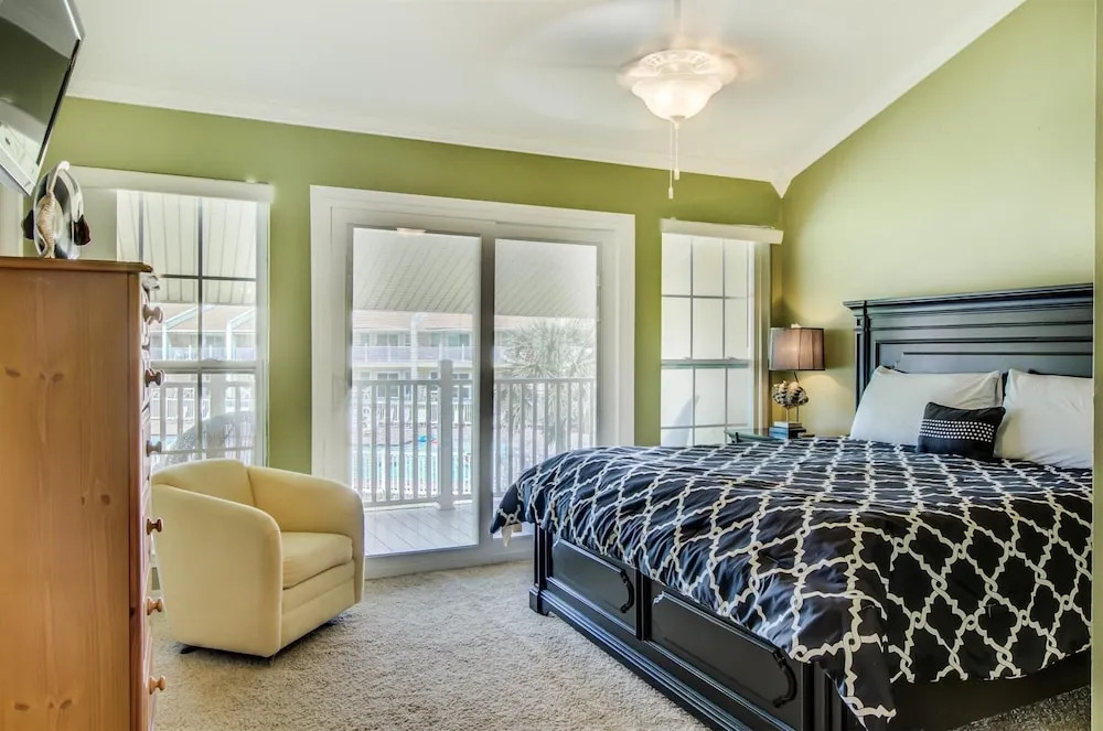 4 A, Three Bedroom Townhome