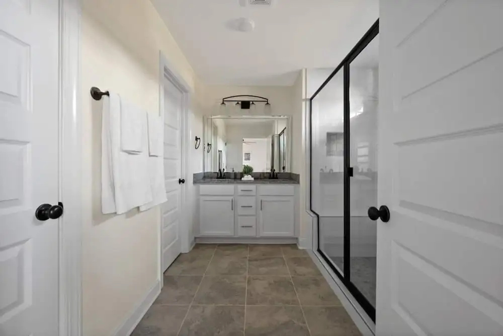 3 Kings Garage Front Yard Washer Dryer
