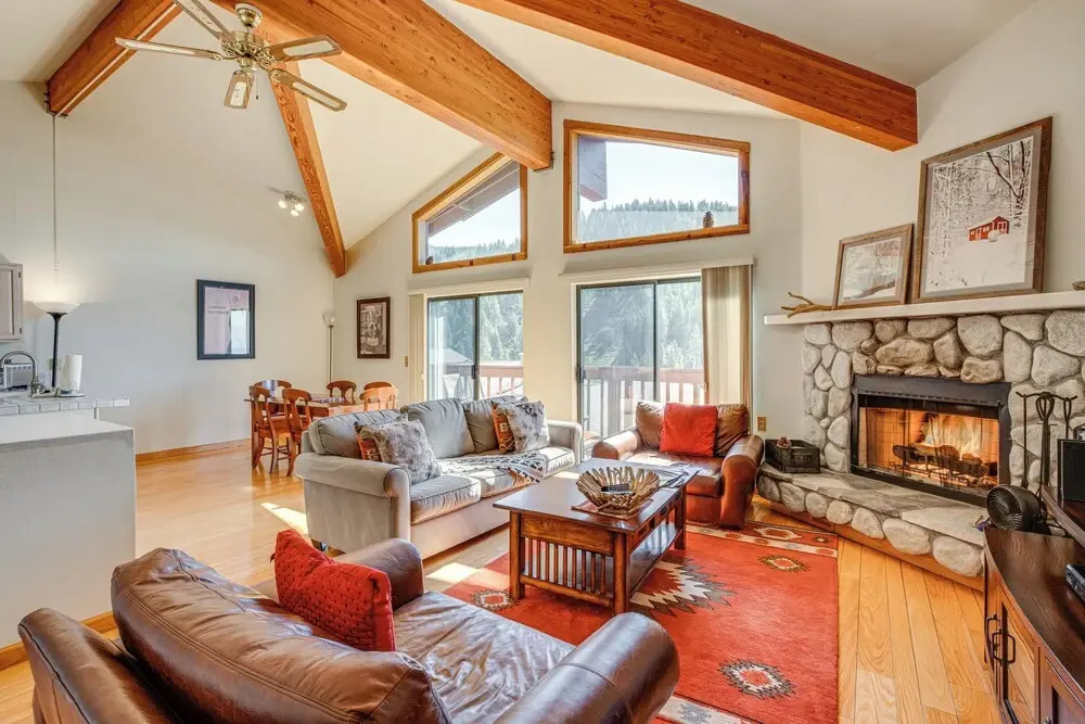 < 1 Mi to Diamond Peak: Townhome w/ Lake Views