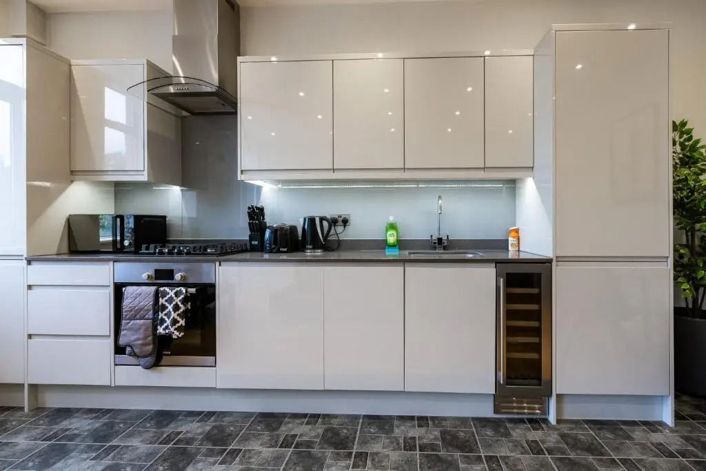 Thorpe Road 1 Bed Apartment with Parking