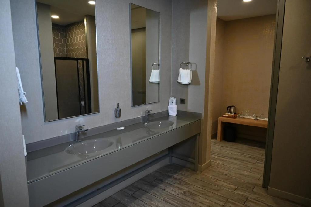 Agora Suites