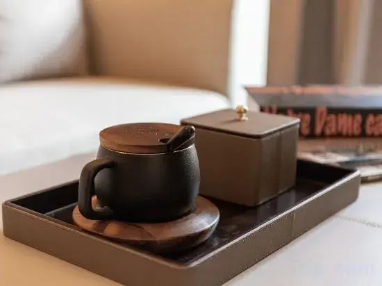 THE  YES  Hotel