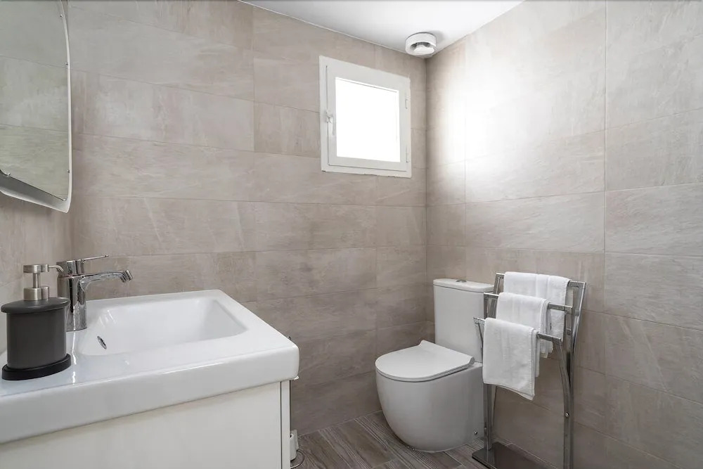 Stunning 2BR Apartment near the Beach Ref 54