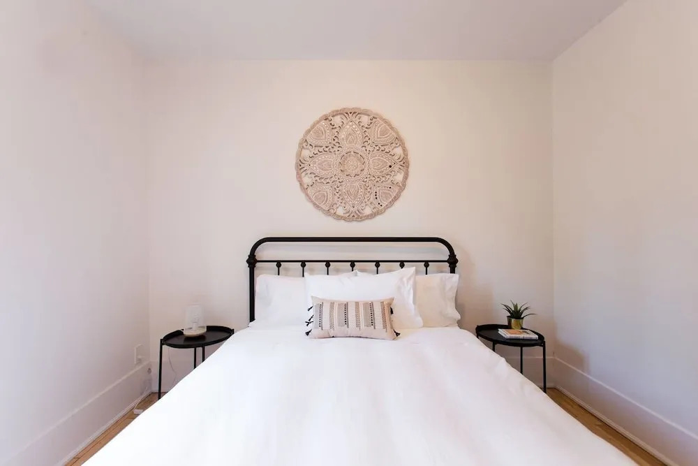 Stylish & Unique 3 Bdr Flat With Parking!