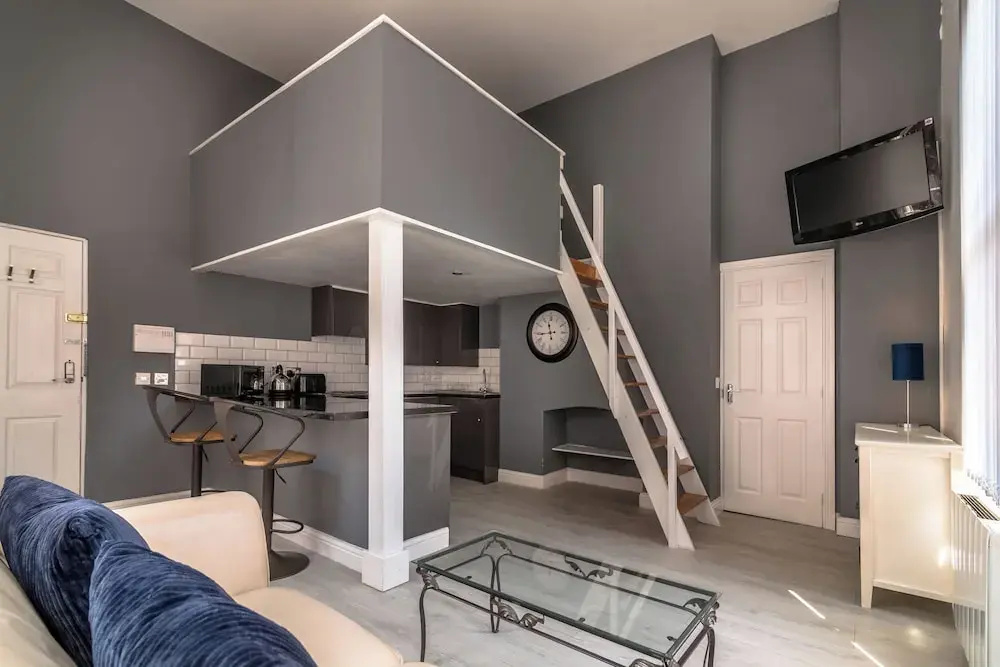 1 Bed Old Town City Studio near Theatre Suit Work or Leisure