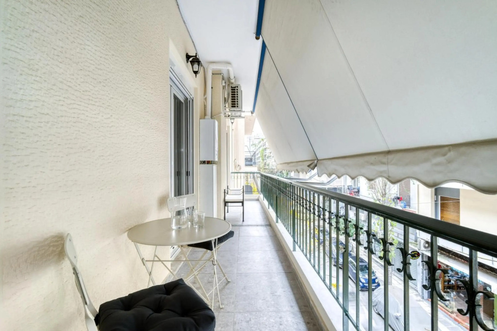 Stylish, Sunny New 2 Bedroom, Prime Central Athens