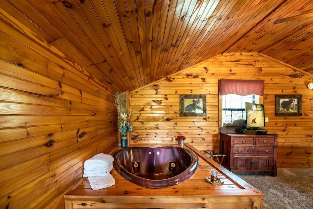 Er17 - The Perfect Getaway Great Location - Close To Town! 1 Bedroom Cabin by RedAwning