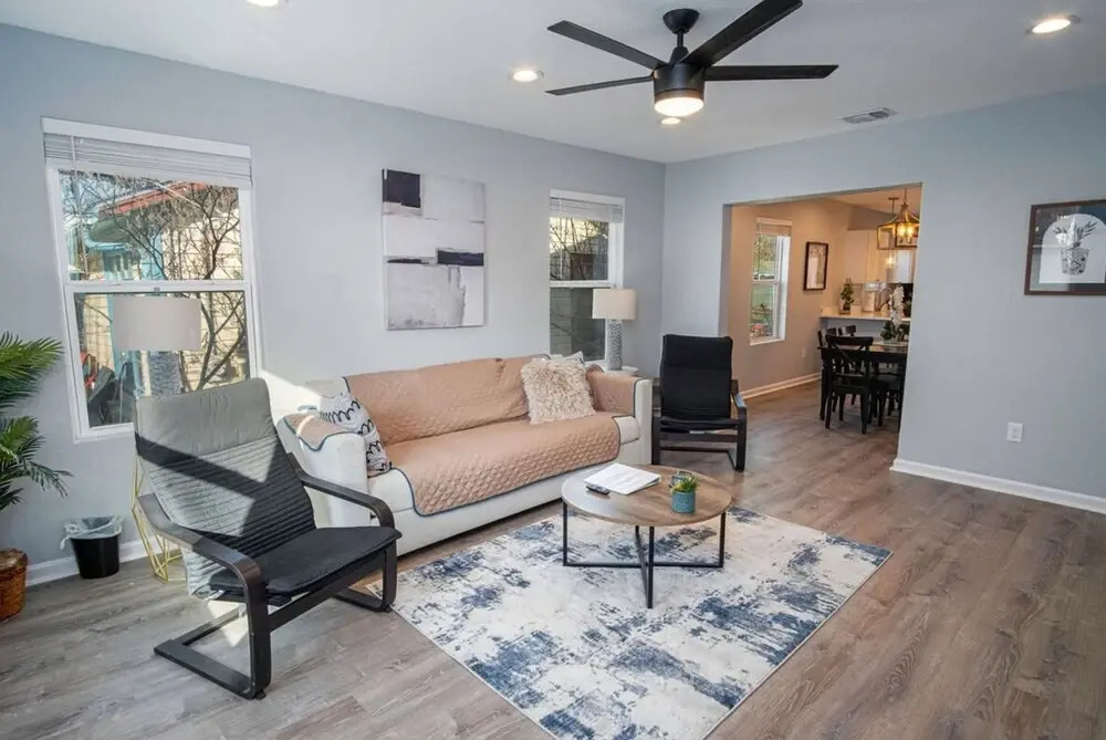 Adorable 4BR 2BA Close to Riverwalk and Downtown