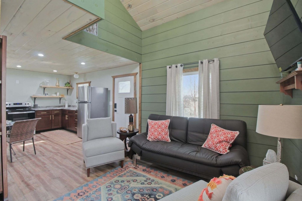 Modern Arts District Loft With Boat Parking 1 Bedroom Cottage