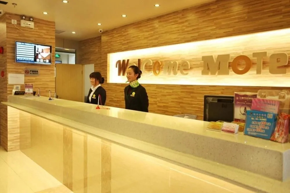 Motel 168 Shanghai Nanhui Huinan Subway Station