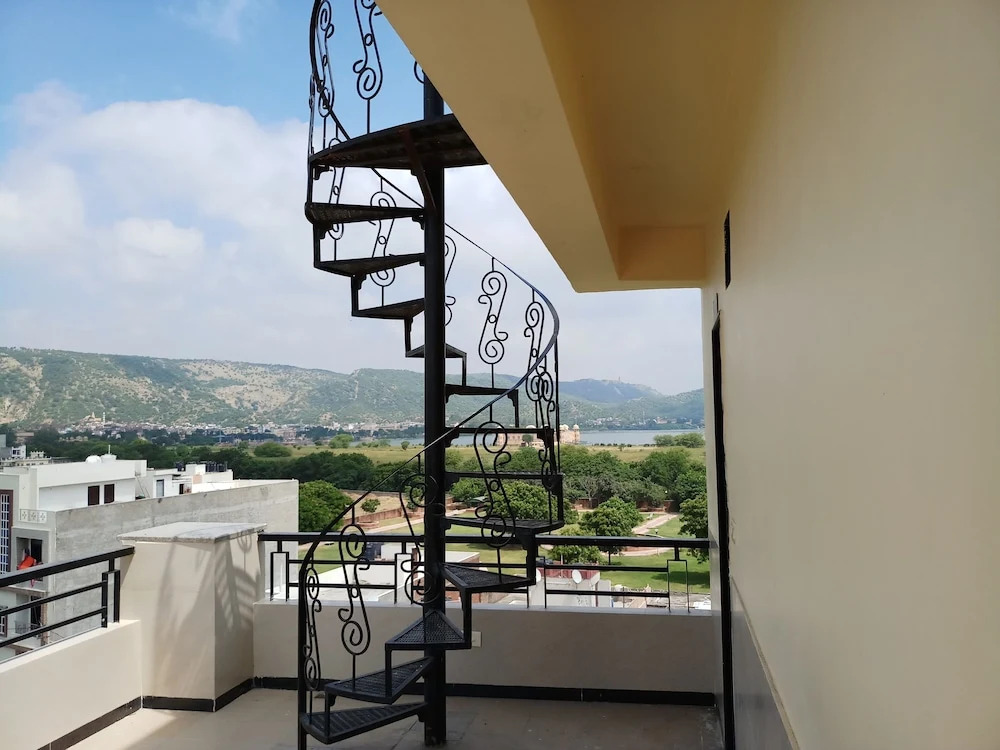 Royal View Hotel