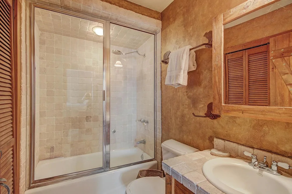 Whispering Pines - 4 Br Home