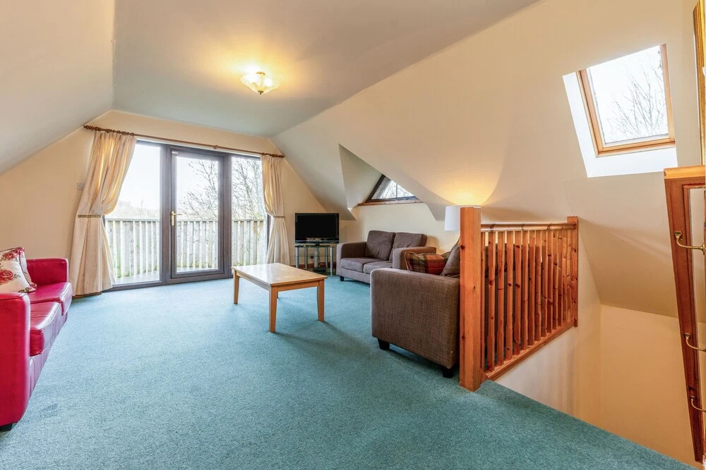 2 Bedroom Lodge With Hot Tub Sauna , Full Kitchen, Lounge, 2 Bathrooms