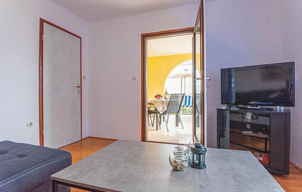 Nice Apartment in Rogoznica With Wifi and 1 Bedrooms