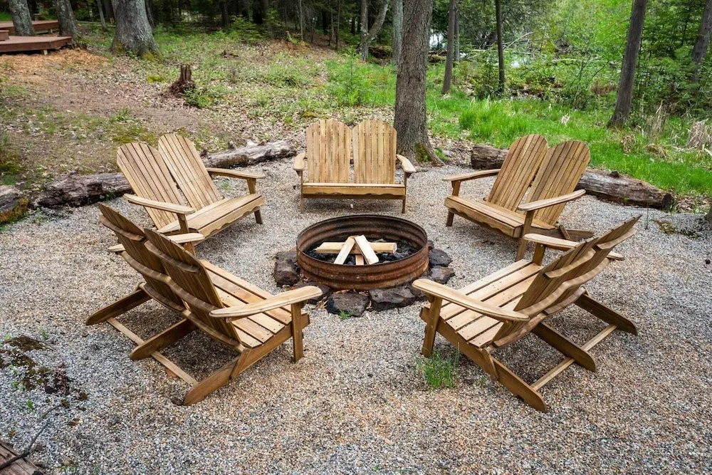 Luxe Riverfront Lodge: Group Wine and Ski Retreats