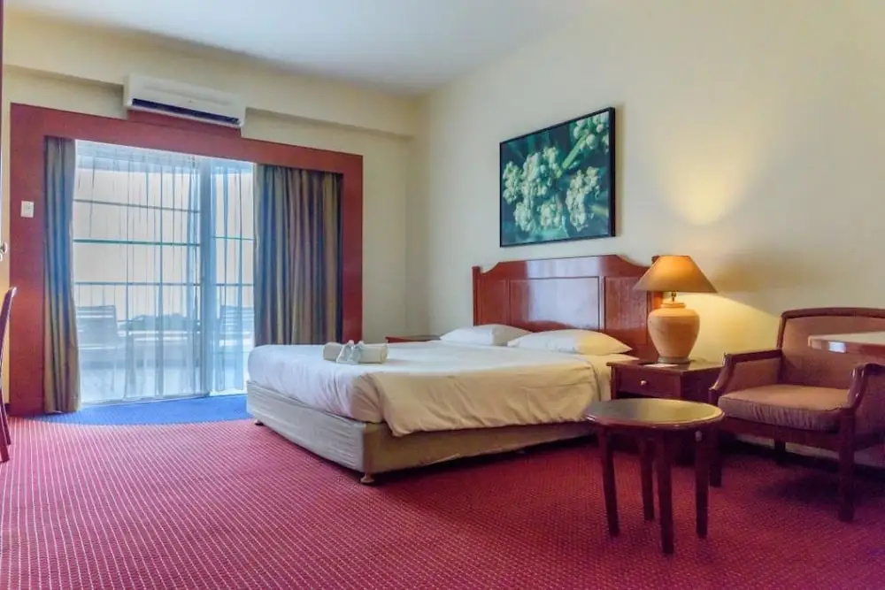 Expats Nook Beach Resort