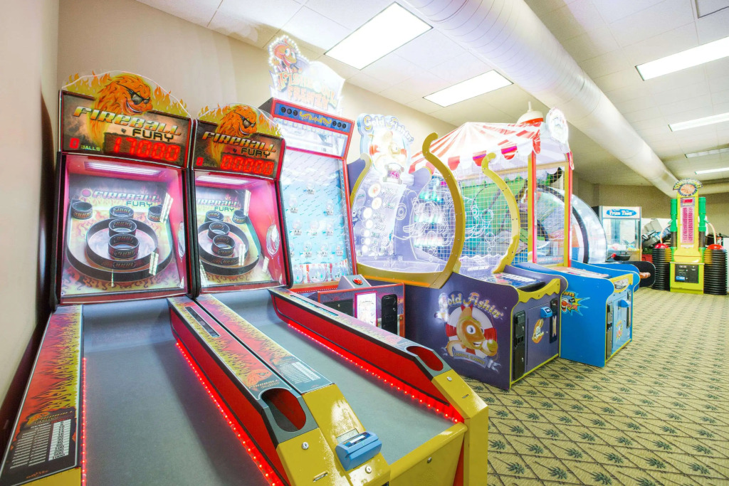 Ramada Tropics Resort & Conf Center by Wyndham Des Moines