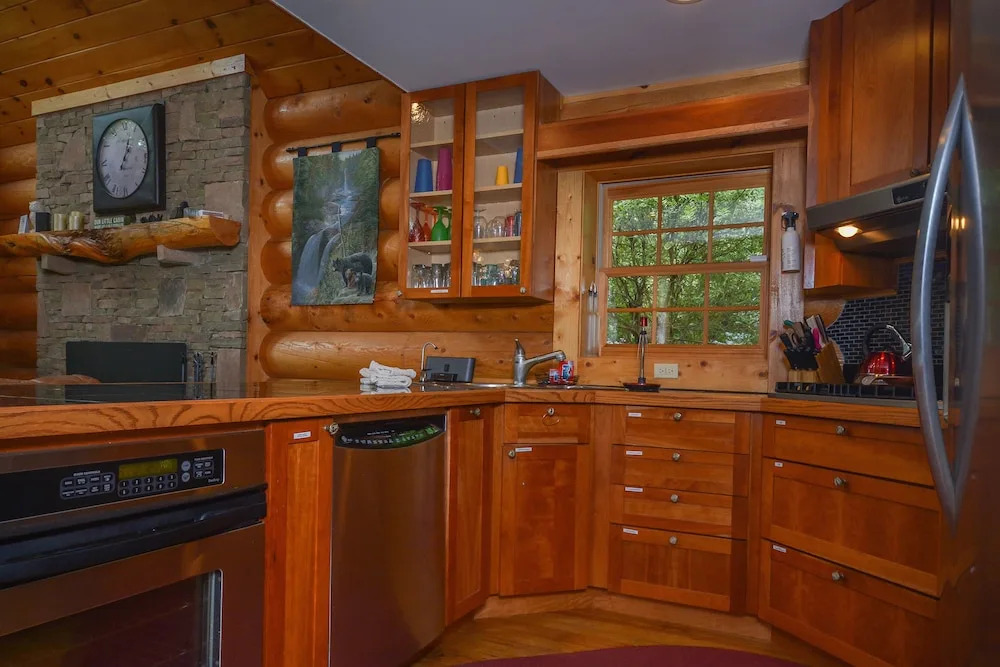 Bear Necessity 4 Bedroom House
