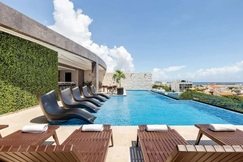 Apartments near 5th Avenue with Rooftop Ocean View