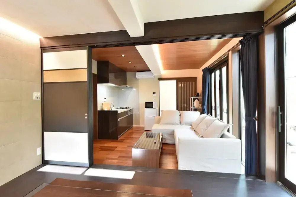 world travelers House Hikari