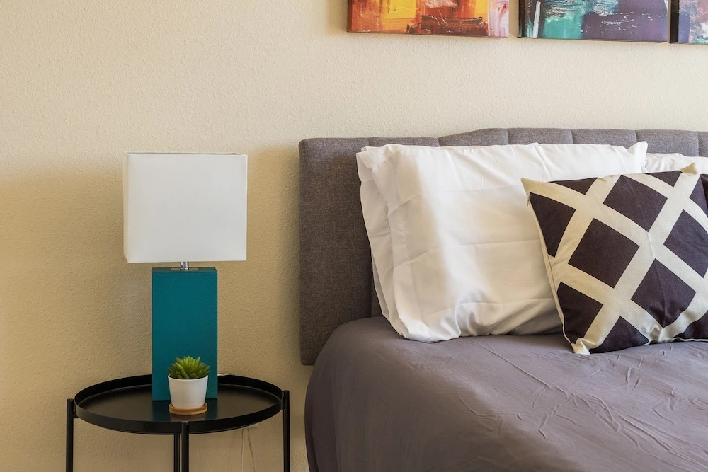 SoHo 1 BR with Balcony by Frontdesk
