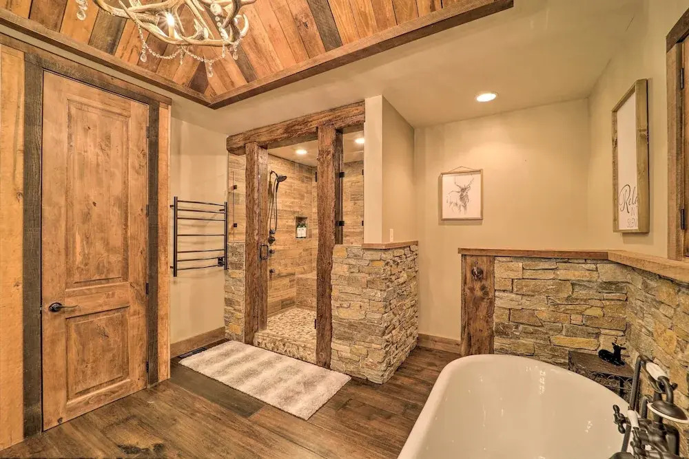 2 Mi to Slopes: Luxe Beech Mtn Cabin w/ Hot Tub