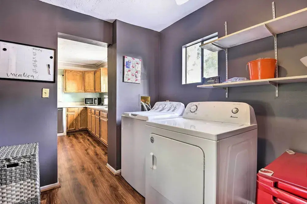Centrally Located Home - 7 Miles to Siesta Key