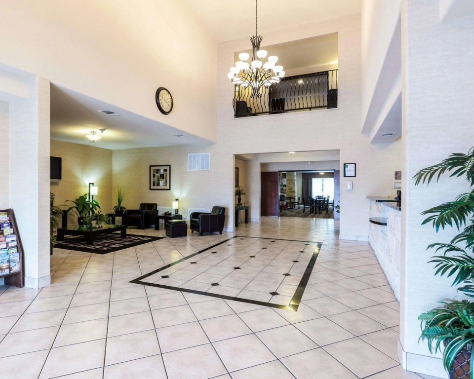 Quality Suites Huntsville Near University