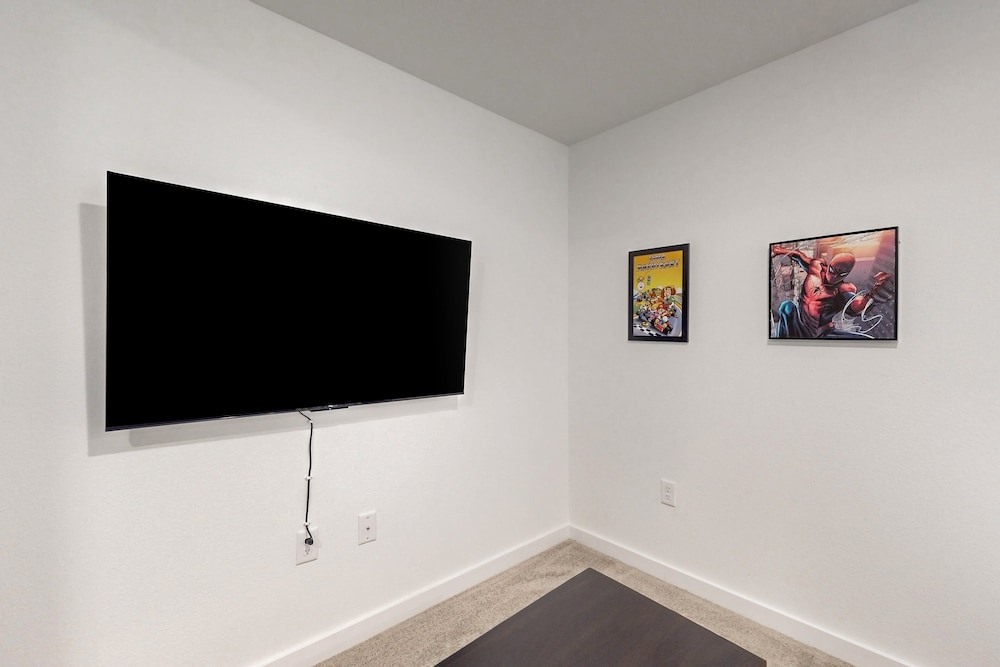 Newly Built Townhome, Private W/d, Free Wifi, Central AC and Full Kitchen