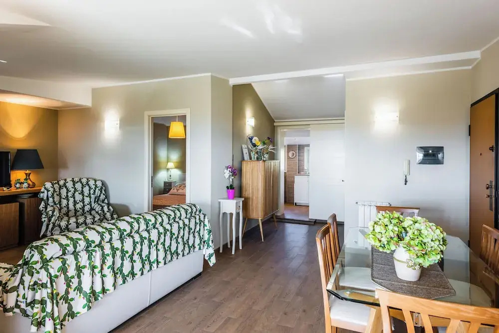 Golden Park Apartment with Terrace