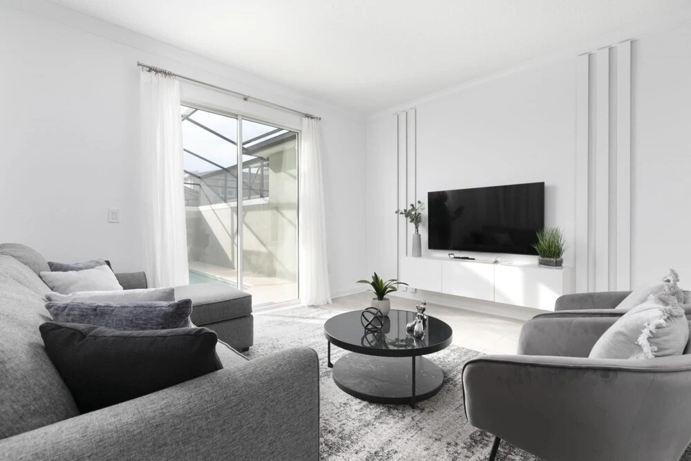 Gorgeous New Townhome at Storey Lake