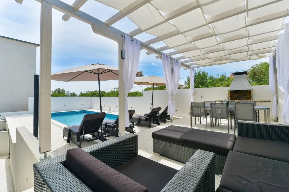 Holiday House Viktoria With Pool For 14 People