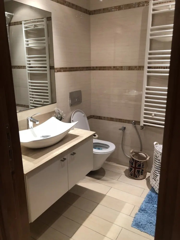 Spacious & Secure & Jacuzzi