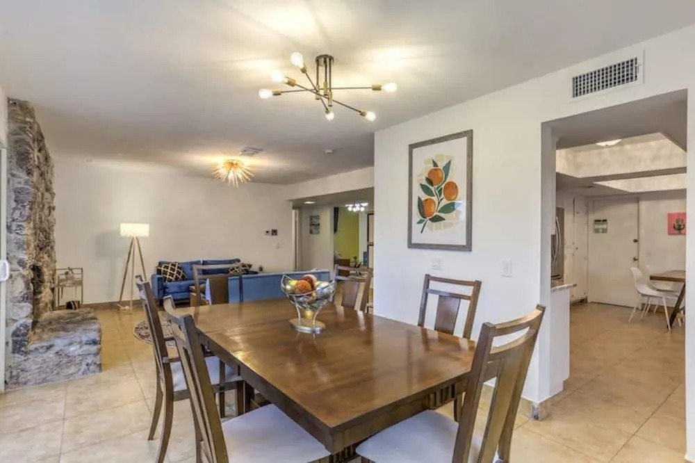 Desert Oasis Las Vegas - Pool 5 Bedrooms 9 Beds