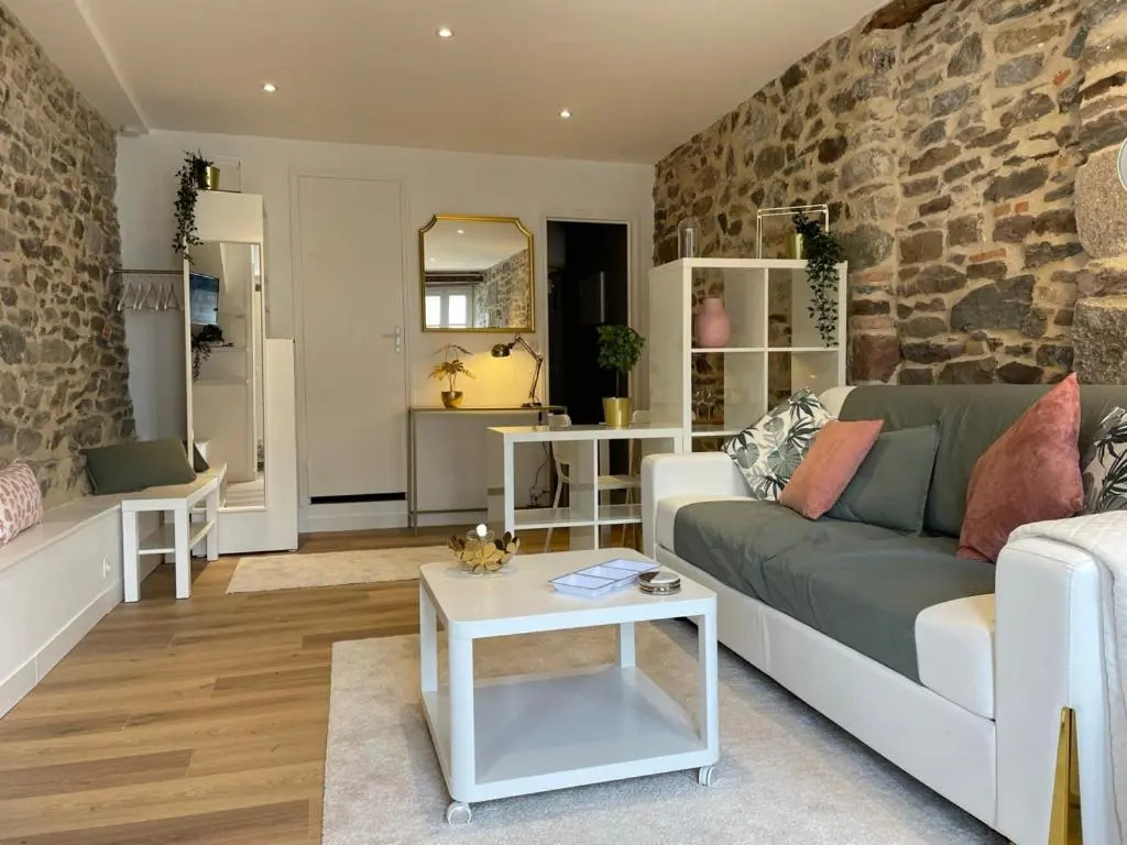 Studio Hypercentre a 1 Mn Plage Et Des Ports