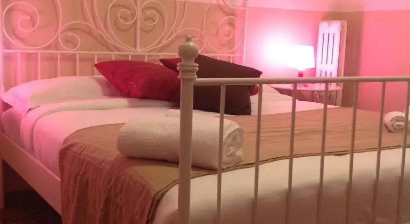 ReRent Rooms - 36 TRIONFALE GUESTHOUSE