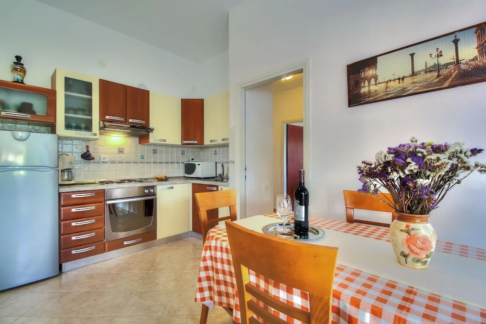 Apartments Sonja Zambratija